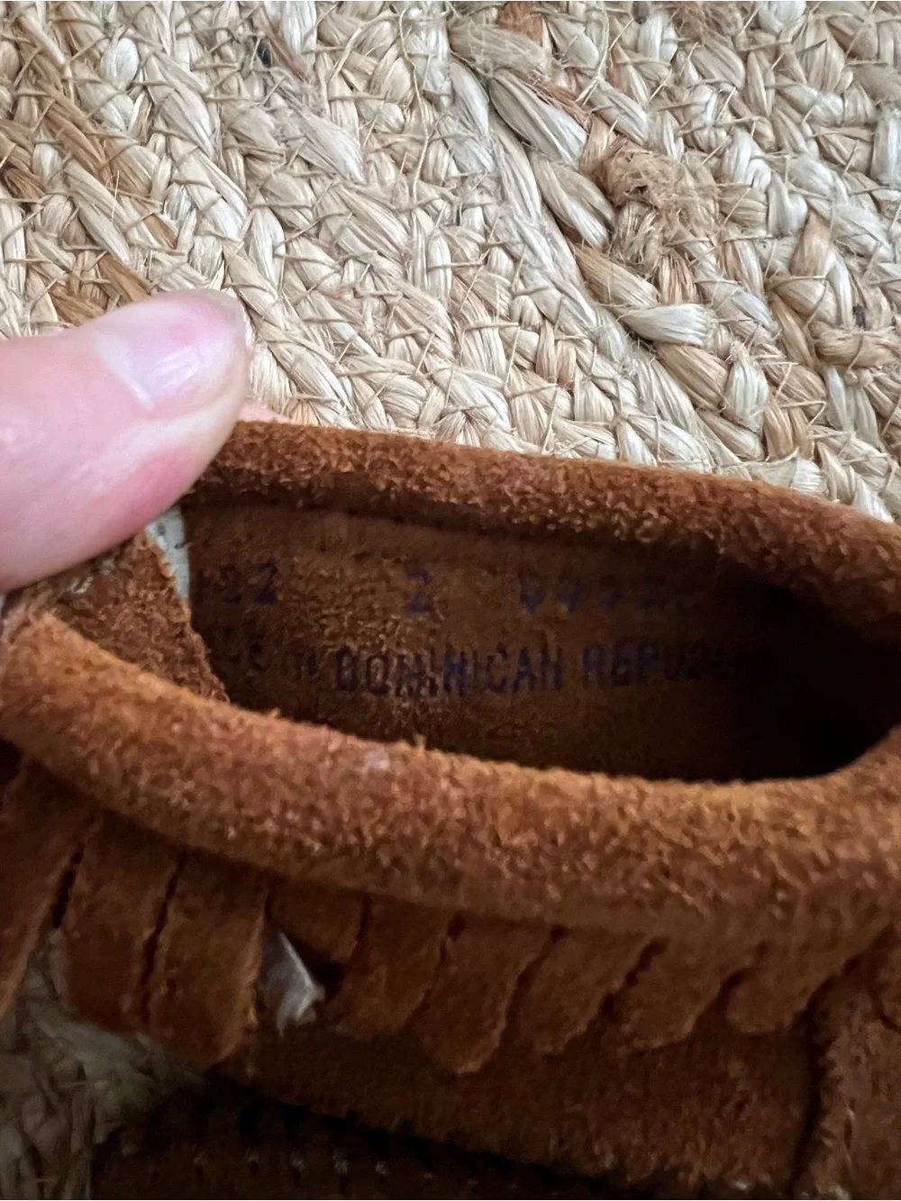 Minnetonka baby unisex genuine Brown Suede Fringe Moccasins no flaws size 2